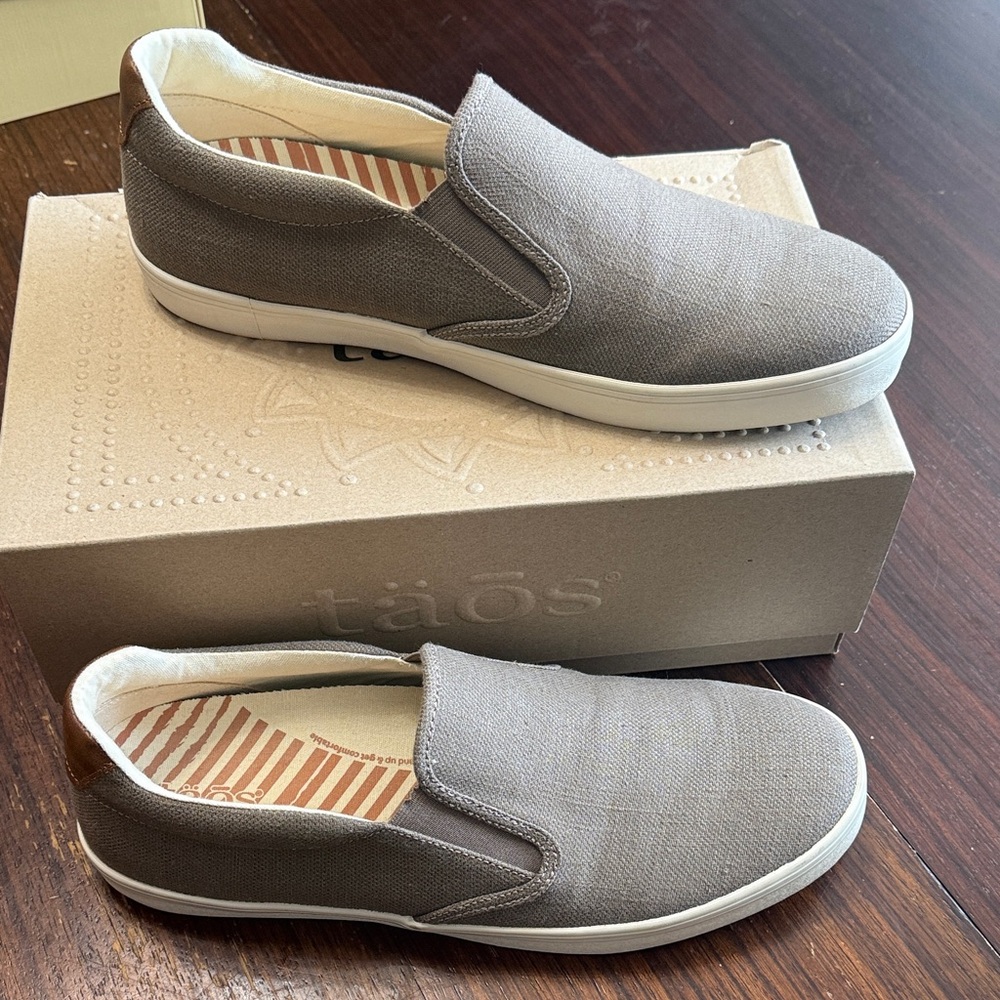 Taos Footwear Men's Taupe Slip-On Loafers 13